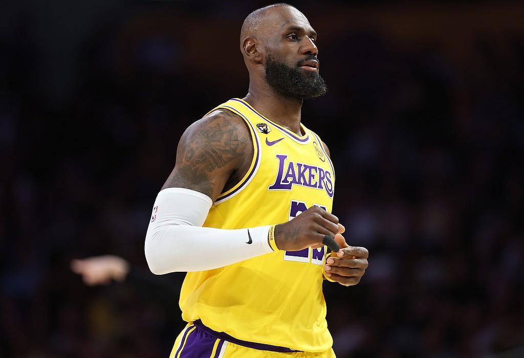 九游官网下载-ESPN：联盟多位消息人士建议詹姆斯前往掘金，与约基奇联手